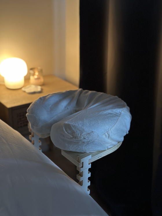 Top! Met deze set zijn massages thuis ook gewoon fijn. Geen pijnlijke nek meer van het opzij liggen dankzij het hoofd...